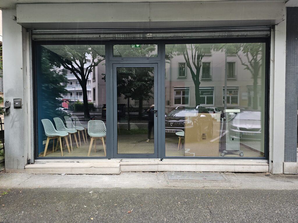 Vitrine + porte lourde Kiné