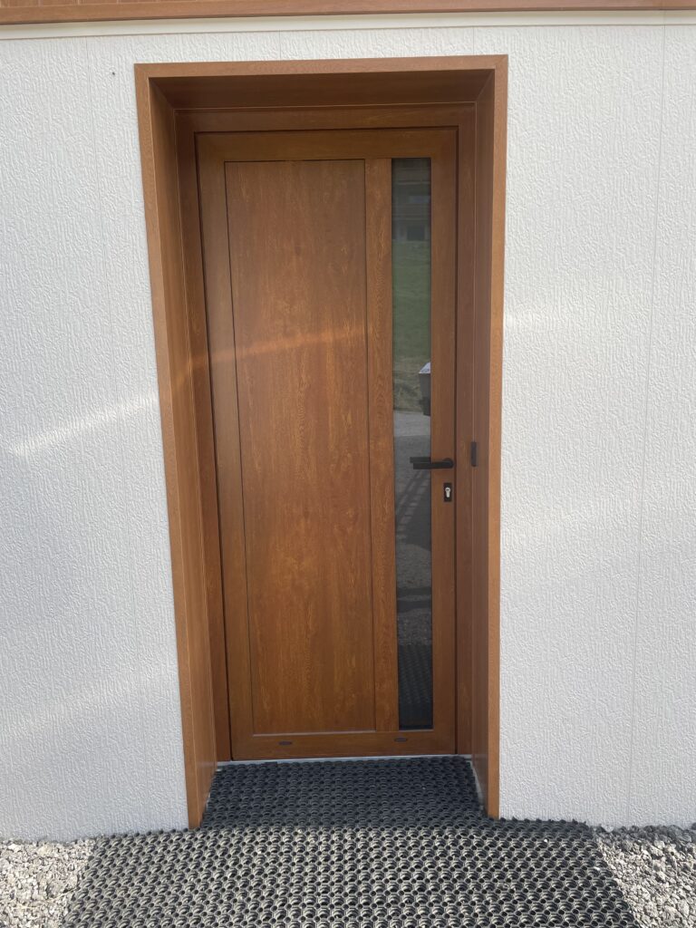 Porte d&rsquo;entrée aluminium chene doré