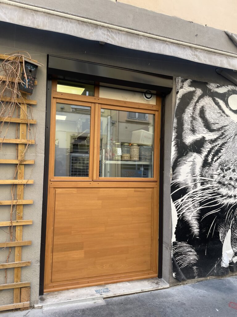 Réalisation de menuiserie en Bois pour un restaurant